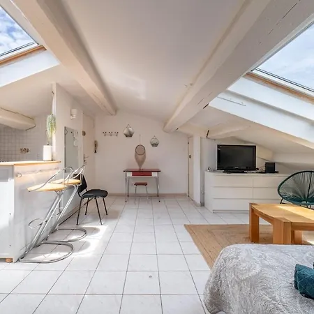 La Boheme, Attic Facing Les Halles Apartman