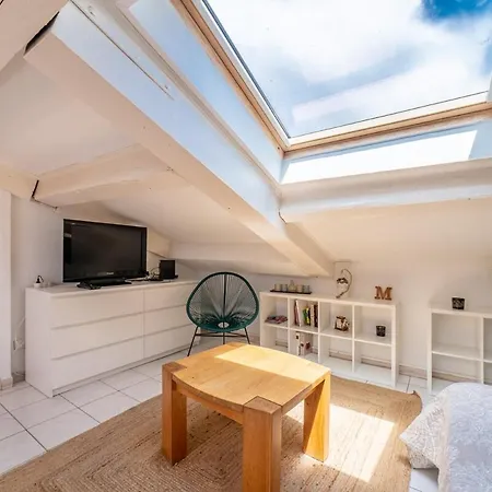 La Boheme, Attic Facing Les Halles Narbonne