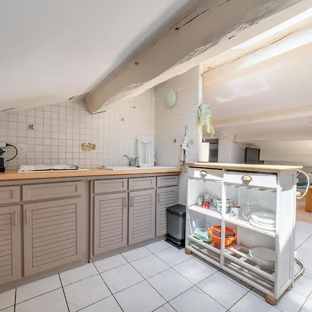 La Boheme, Attic Facing Les Halles