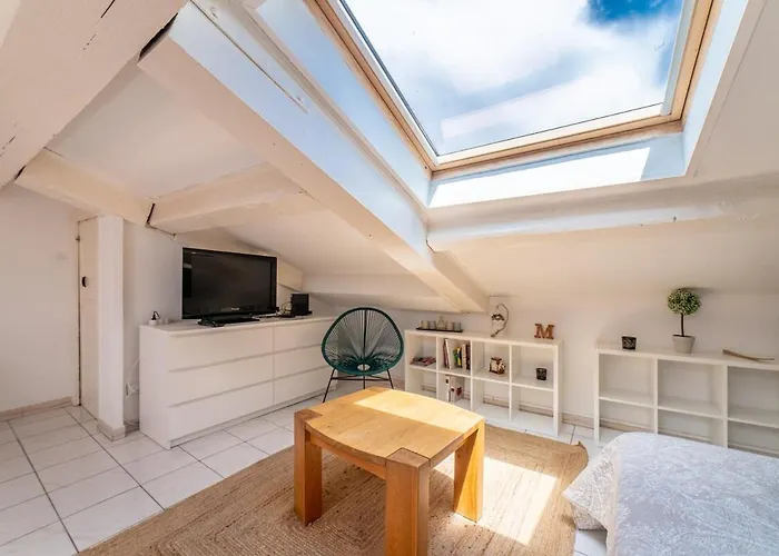 La Boheme, Attic Facing Les Halles Narbonne