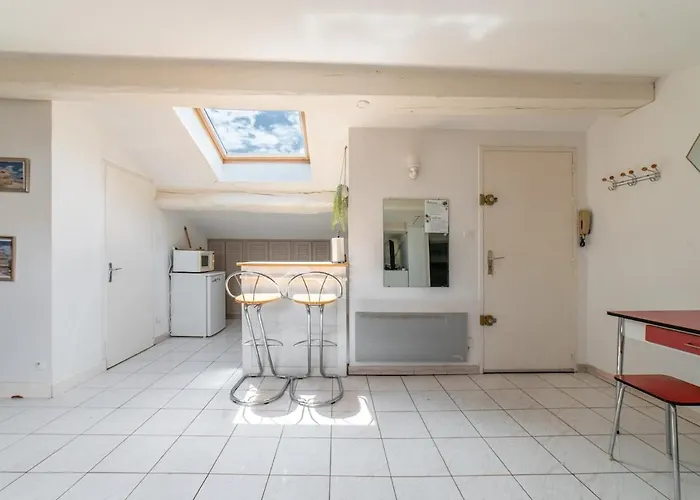 La Boheme, Attic Facing Les Halles Apartman *