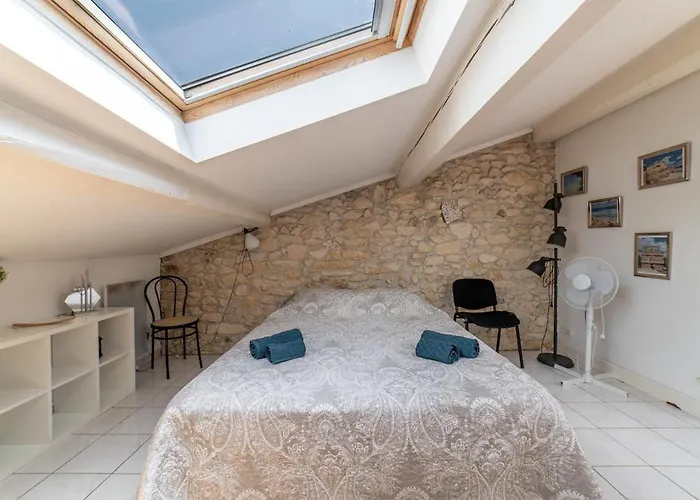 La Boheme, Attic Facing Les Halles