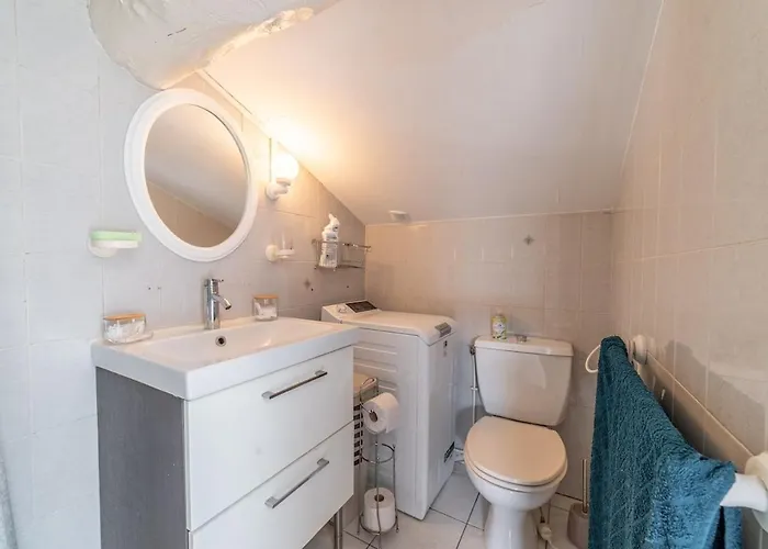 La Boheme, Attic Facing Les Halles Narbonne